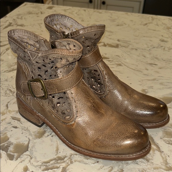 Bed Stu Shoes - BED STU "HEATHER" DISTRESSED ANKLE SIDE ZIP BOOTS SIZE 8.5
